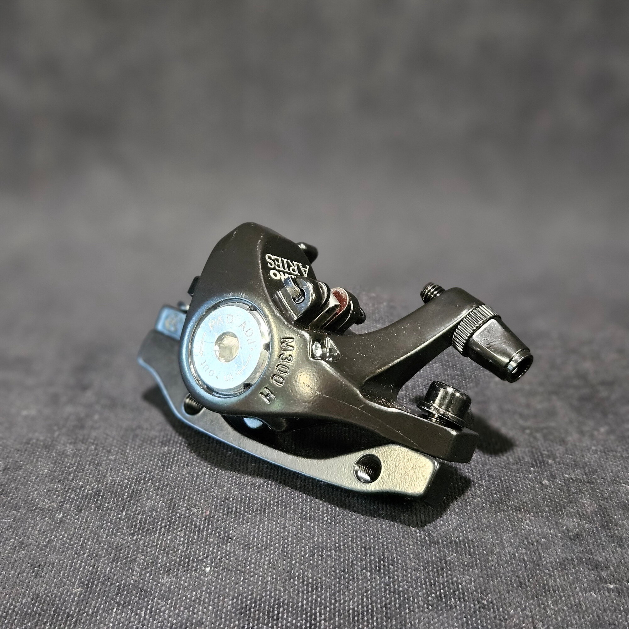 Калипер механический Tektro Aries MD-M300, колодки Shimano B-type, черный, адаптер IS-PM 160/140 мм в комплекте