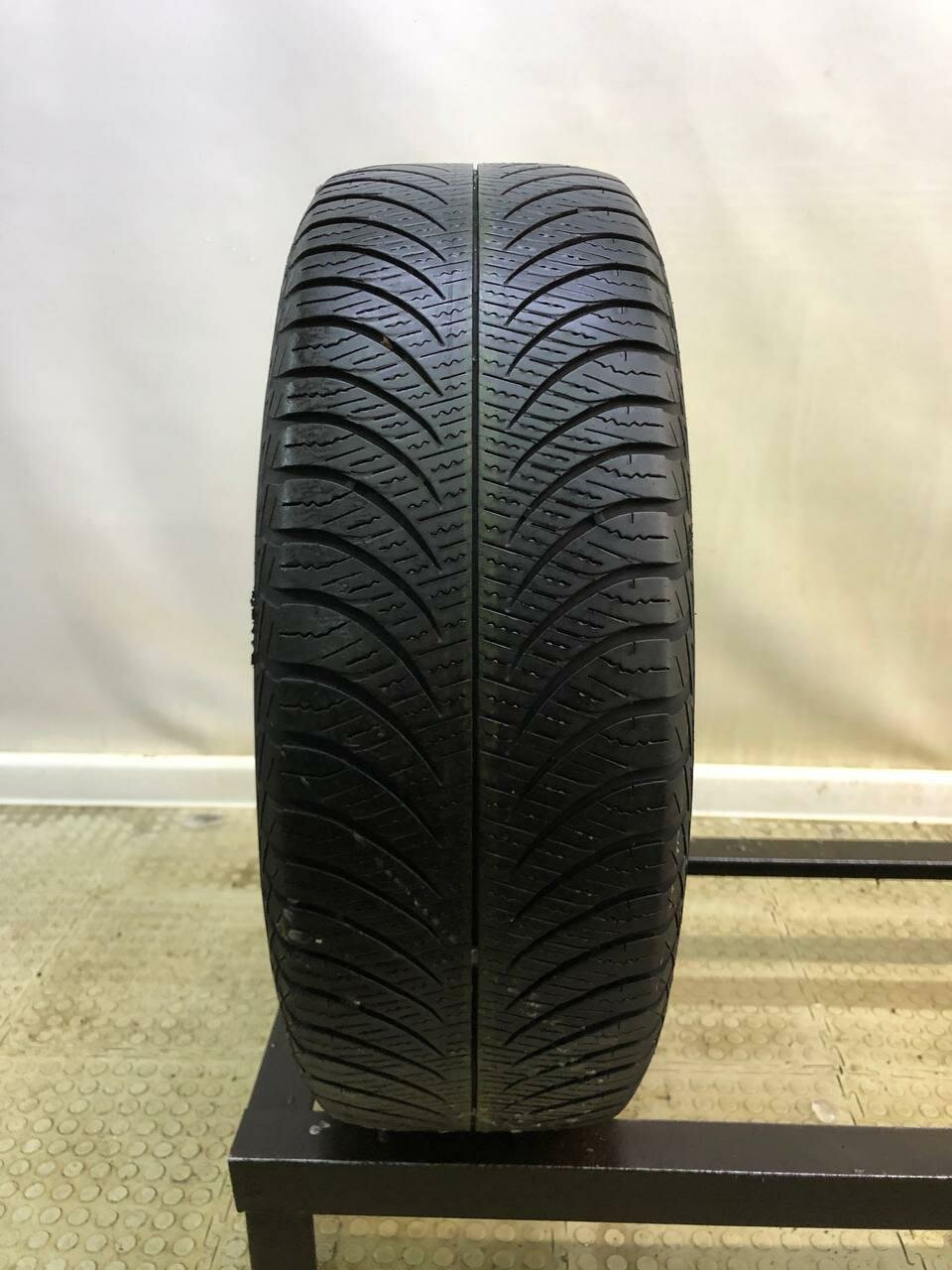 Goodyear Vector 4 Seasons Gen-2 185/60 R15 БУ Шины Летние