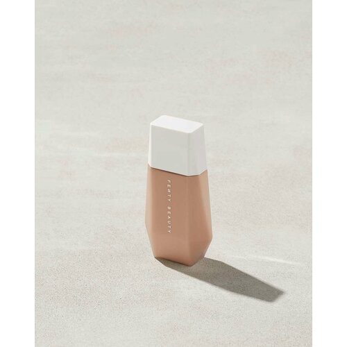 Fenty Beauty by Rihanna Тональный крем Eaze Drop Blurring Skin Tint, 32 мл. тон 4