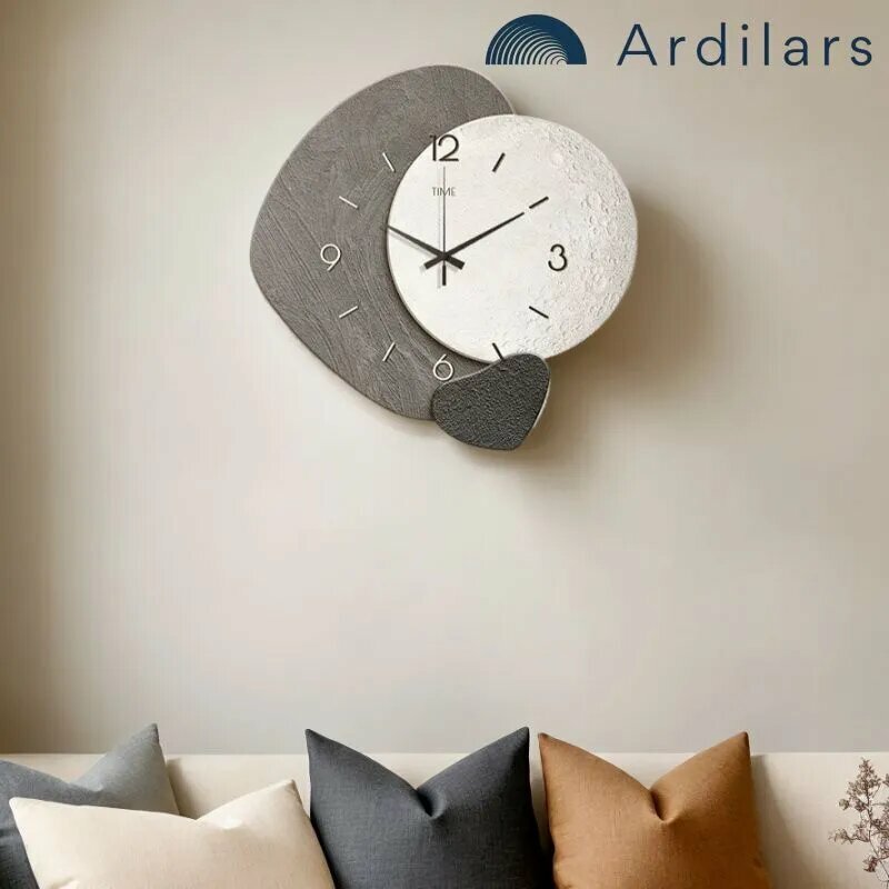 Часы настенные Ardilars, кварцевые, треугольной формы, арабские цифры, 50х50 см