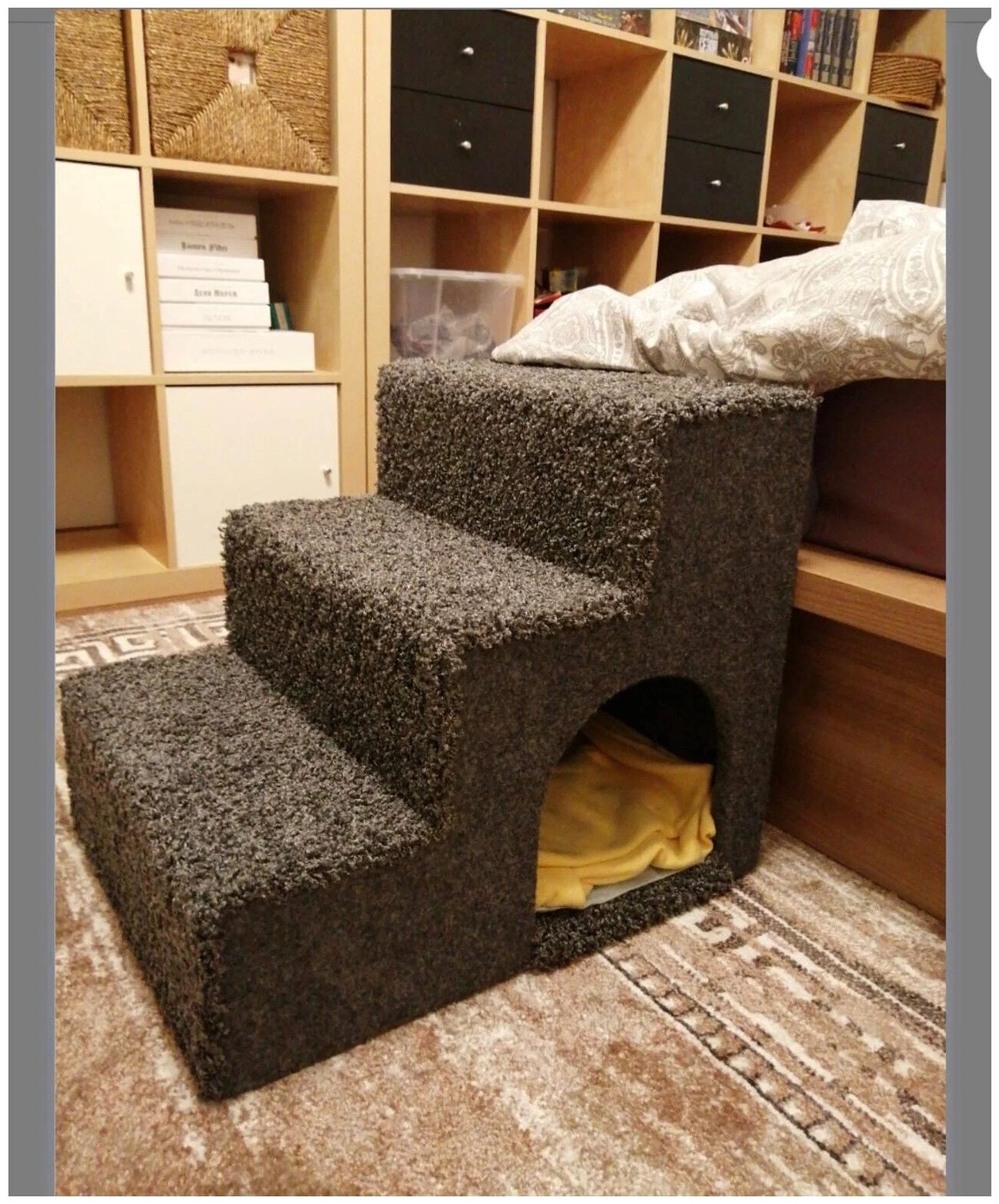 Лестница для собак полностью из ДСП + ковролин с уютным домиком (55*44*46 - д*ш*в) - фотография № 1