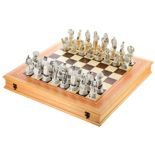 Шахматы деревянные с фигурами из фарфора "Птолемей и Клеопатра" 62,5х62,5 см