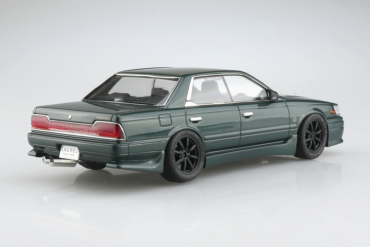 Aoshima 83 k Nissan Laurel C33 Aero Custom, 1/24 Сборная модель — фото 1