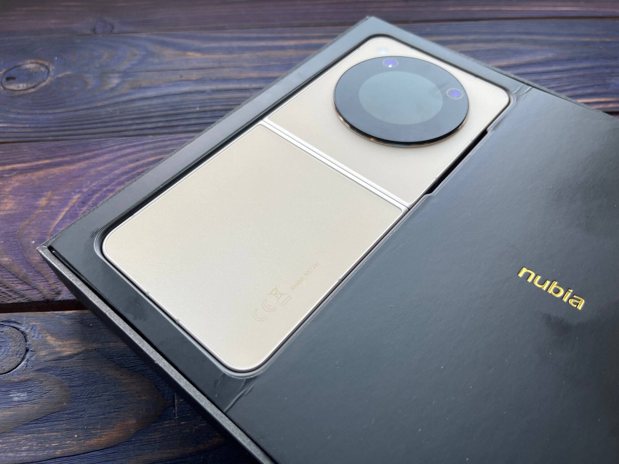 Смартфон ZTE Nubia Flip 5G, 8/256Gb, Sunshine Gold (Золотой)