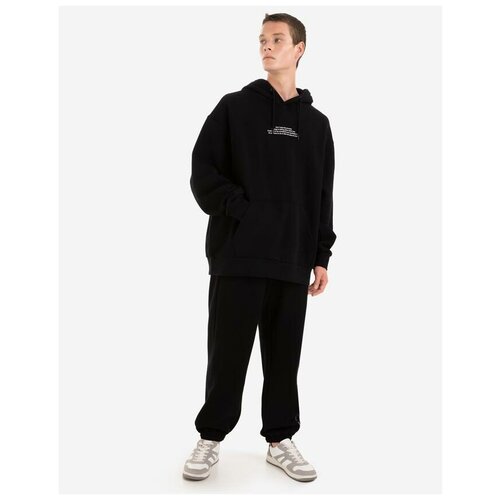 фото Чёрные спортивные брюки oversize с принтом gloria jeans, размер xxl/182 (56)