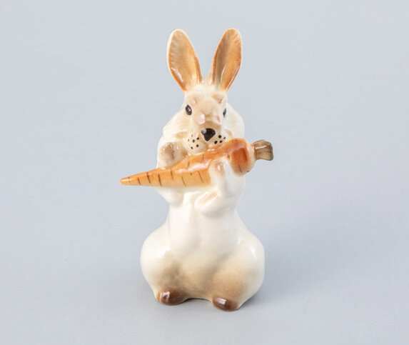 Скульптура Лфз заяц с морковкой 2 - фото №6