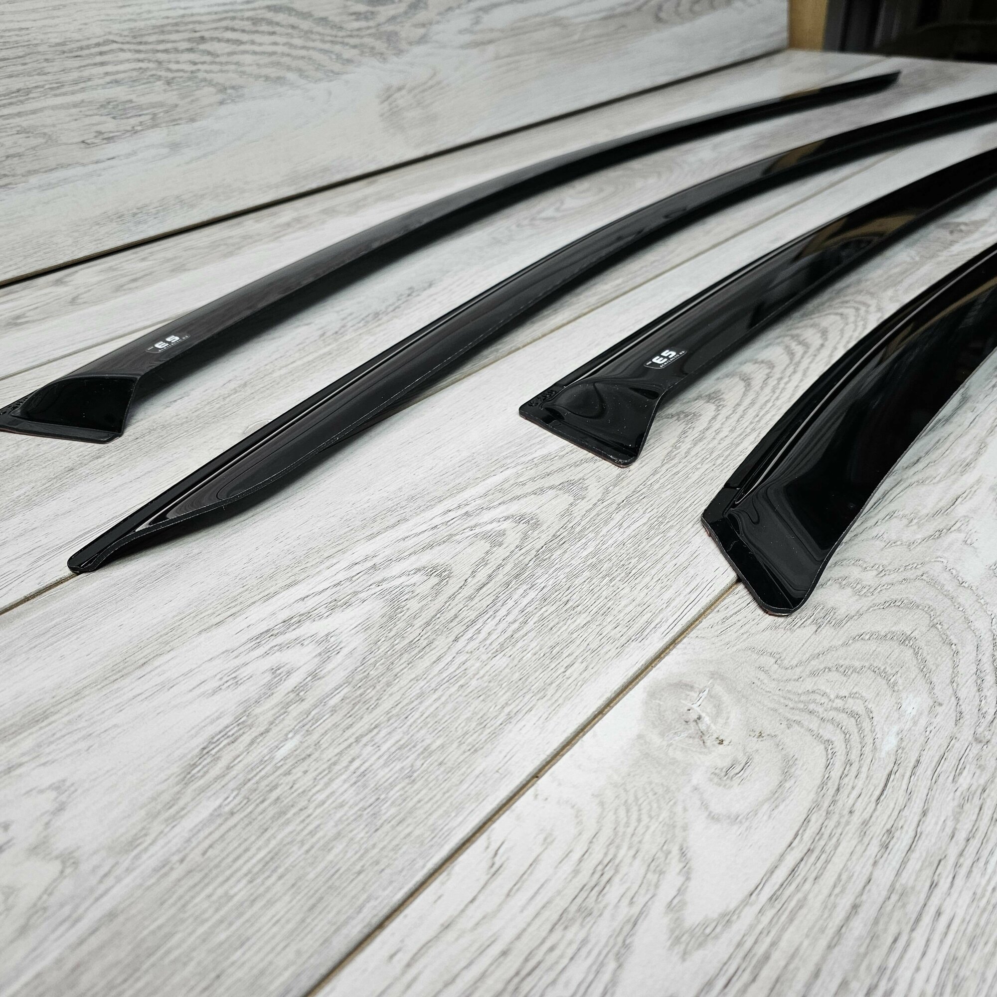 Дефлекторы (ветровики) окон на Kaiyi E5 (Каи ) — фото 1