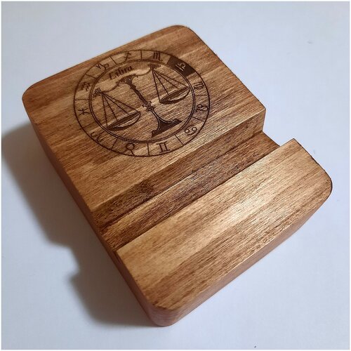 Подставка для телефона из дерева с гравировкой Весы