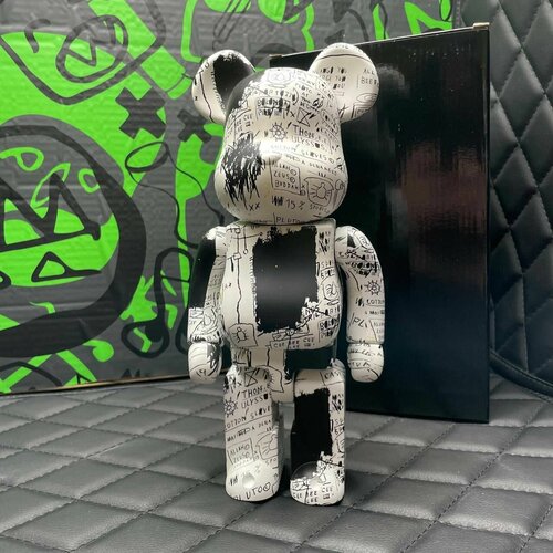 jean michel basquiat Игрушка Bearbrick Jean-Mishel Basquiat 28 см бело черная