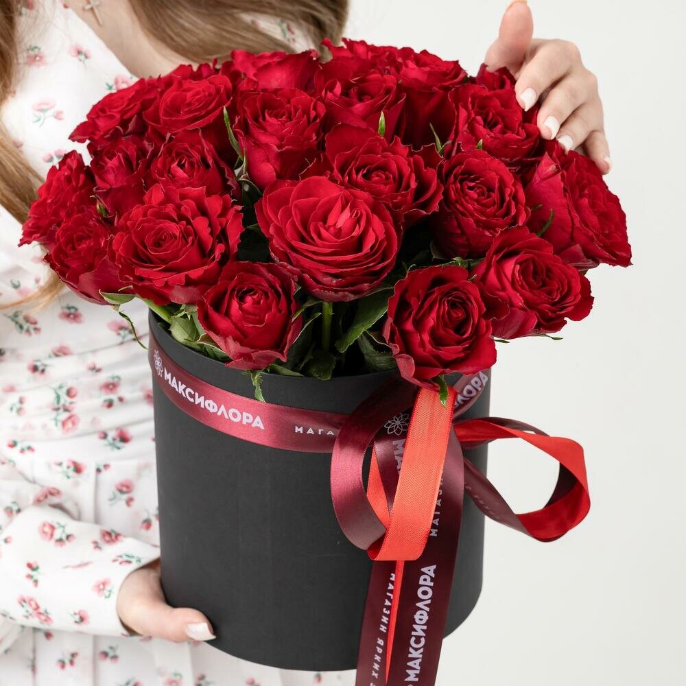 25 красных роз в коробке
