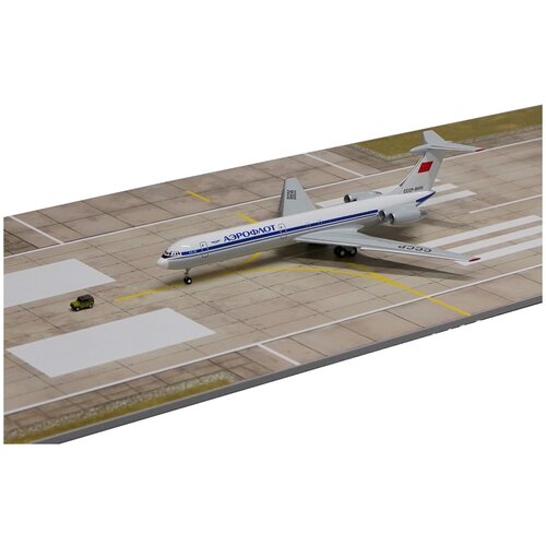 Взлётно-посадочная полоса для моделей самолётов в масштабе 1:144, 1:200.