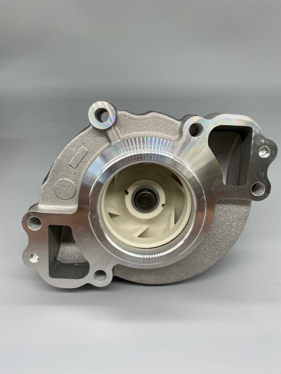 Помпа LAND ROVER 4575902