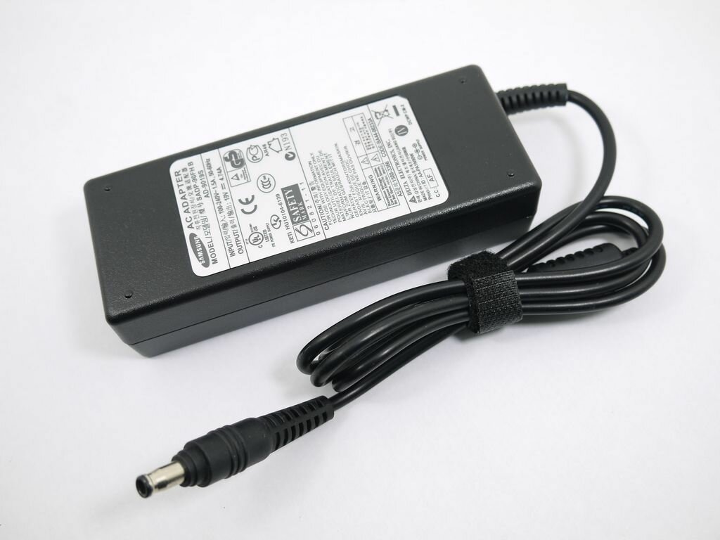 Блок питания для ноутбука Samsung (5.5 мм, 3.0 мм, 19 V, 4.74 А), новый