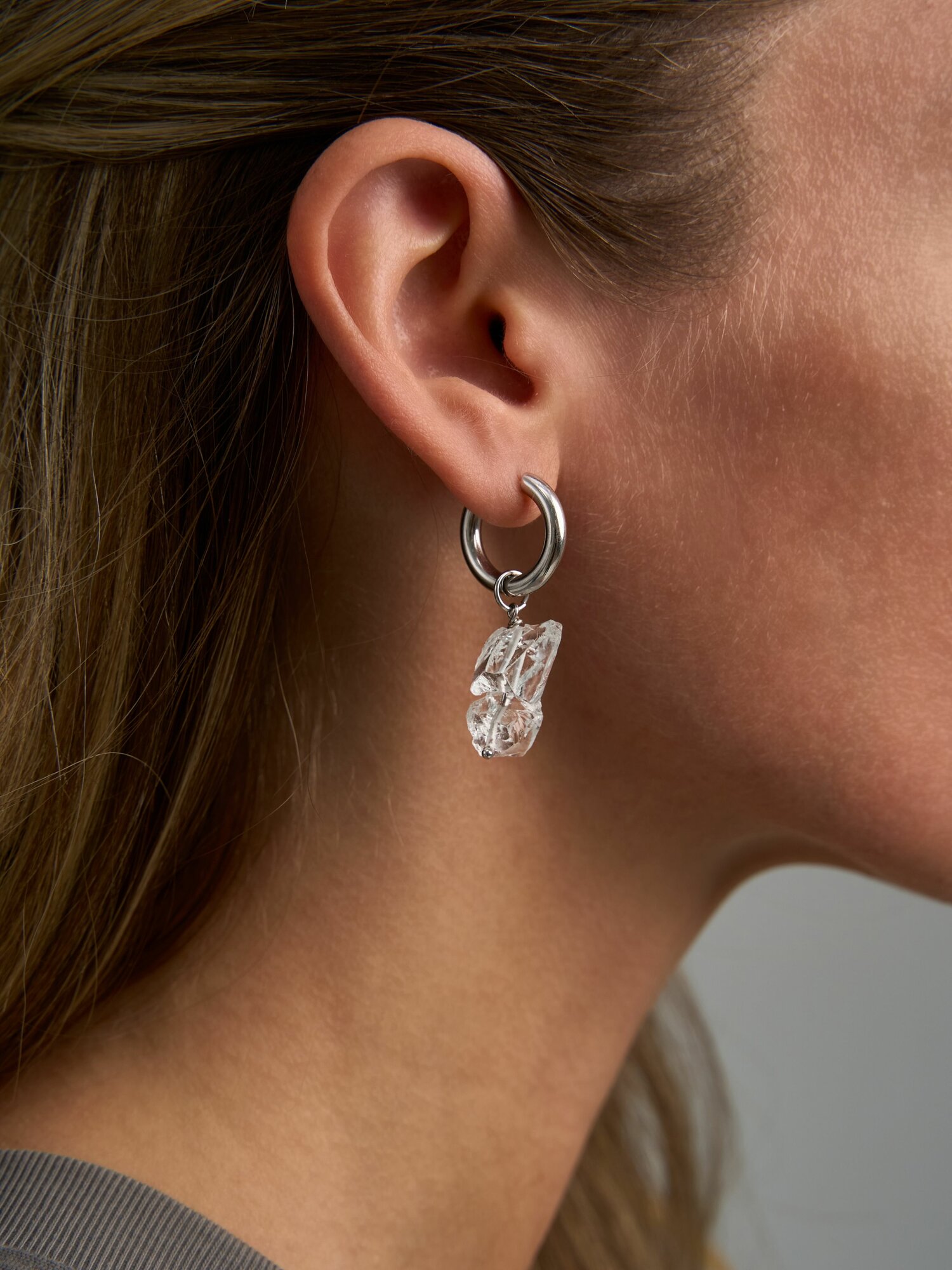 Серьги конго, жемчуг барочный, размер 18 мм, голубой, белый, бесцветный, серебряный — фото 1