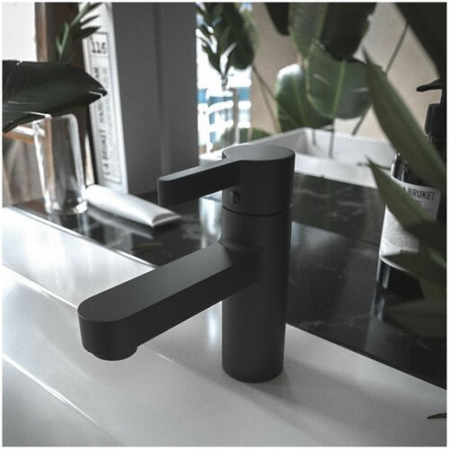 Смеситель для ванны на раковину KONNER STK1000BK Черный