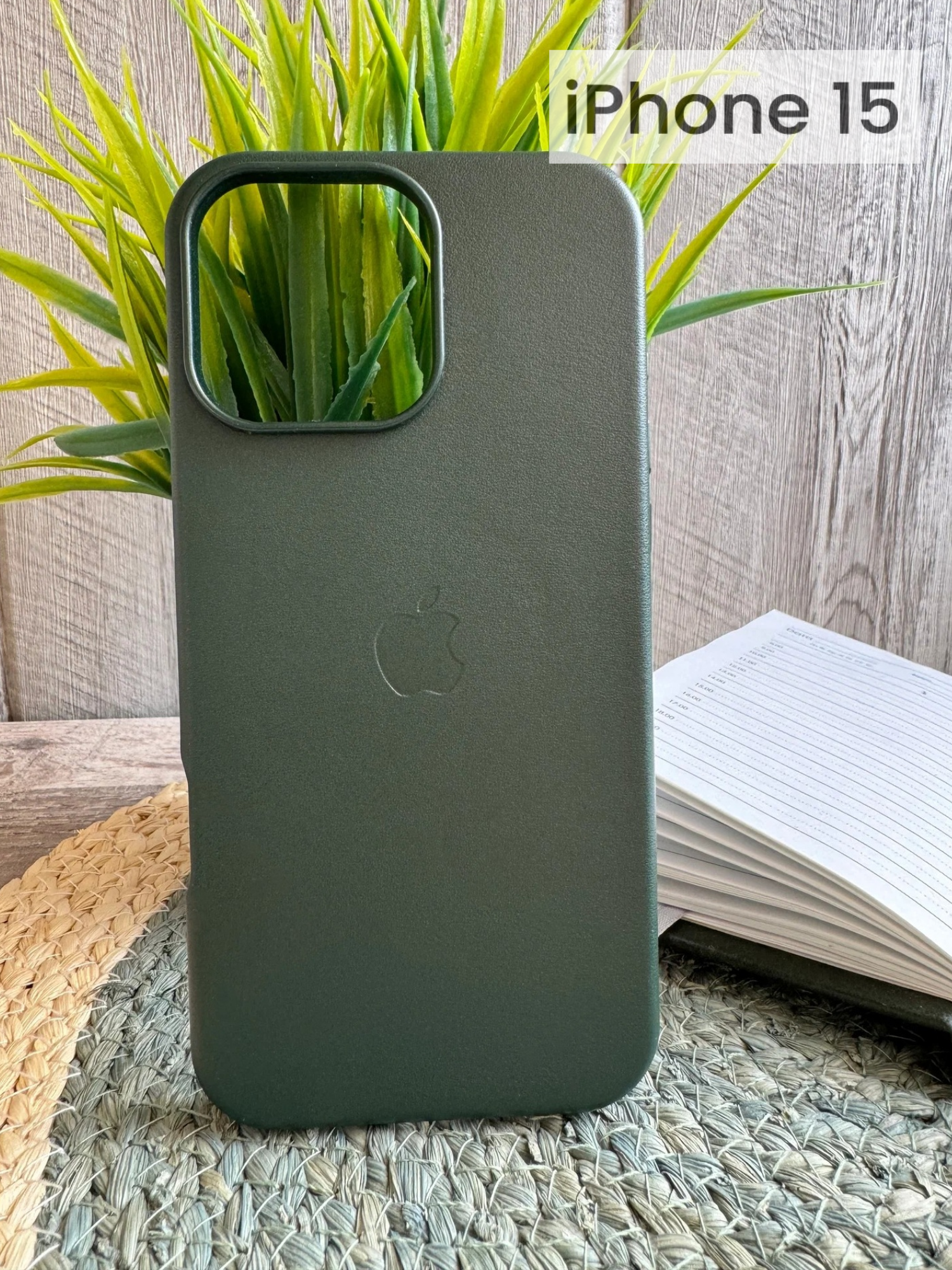 Чехол зеленый для IPhone 15 Leather Case с анимацией и функцией MagSafe