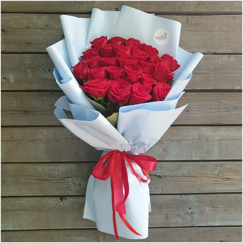 Розы Премиум 25 шт красные 49 см в голубой упаковке арт.11798 - Просто роза ру