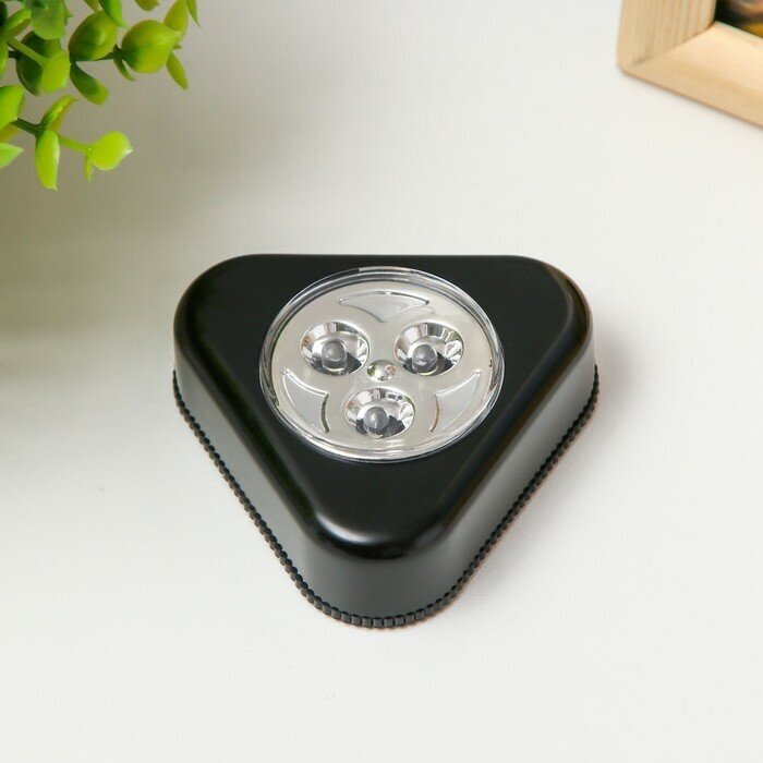 фото RISALUX Ночник-пушлайт "Треугольник" 3хLED, 3ААА черный 6,5х6,5х2,5 см