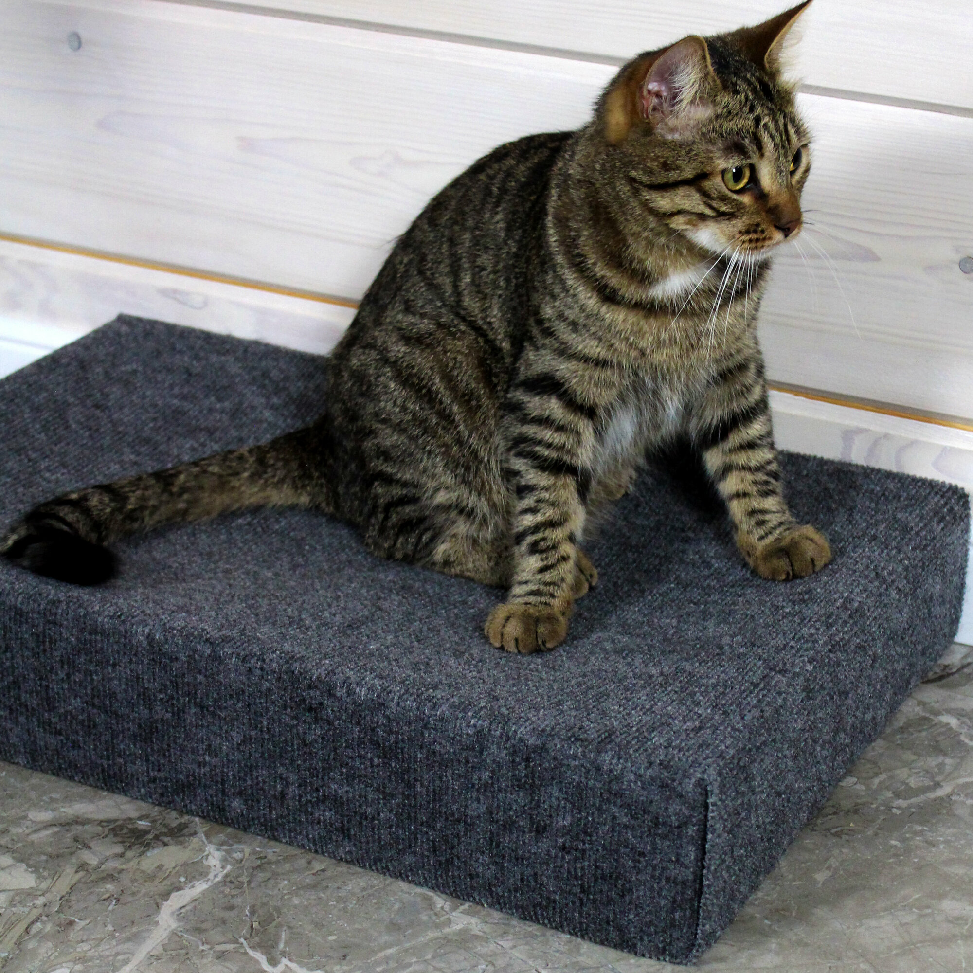 Когтеточка лежанка для кошки напольная из ковролина как гамак - фотография № 9