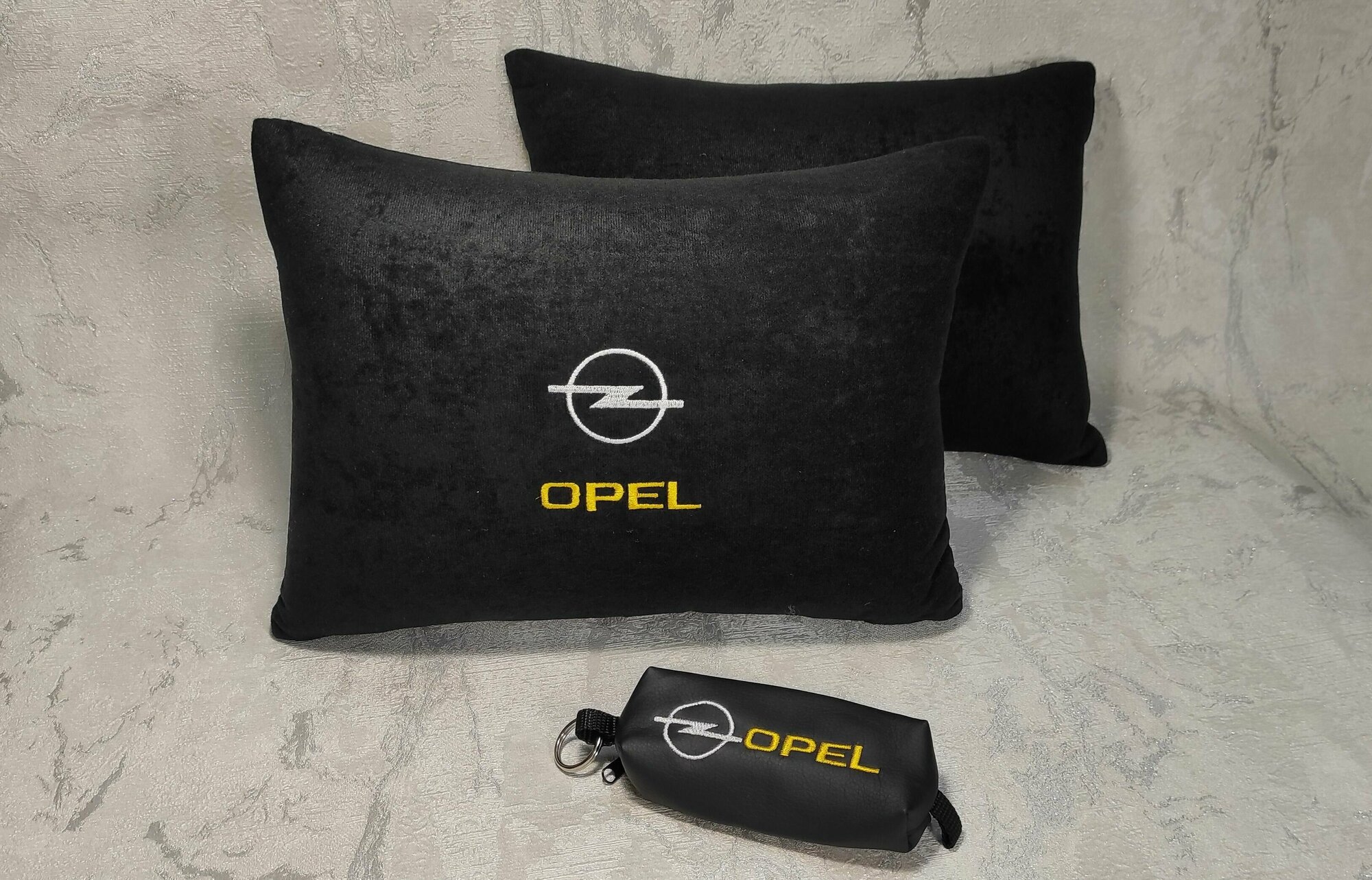 Подарочный набор: декоративная подушка в салон автомобиля из велюра и ключница с логотипом OPEL, комплект 3 предмета