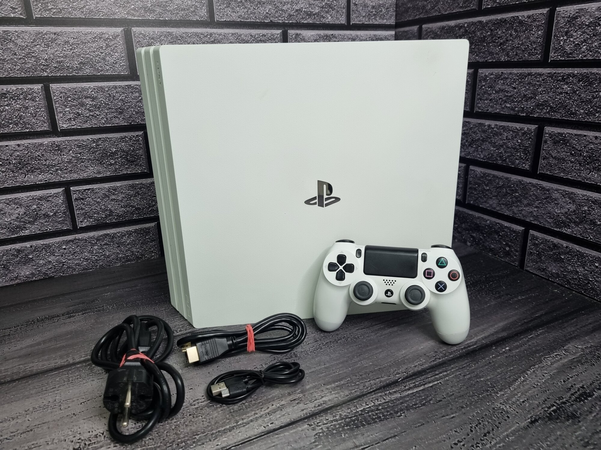 Игровая приставка Sony PlayStation 4 Pro 1000Гб (Ревизия 70xx/71xx), Белый Resale