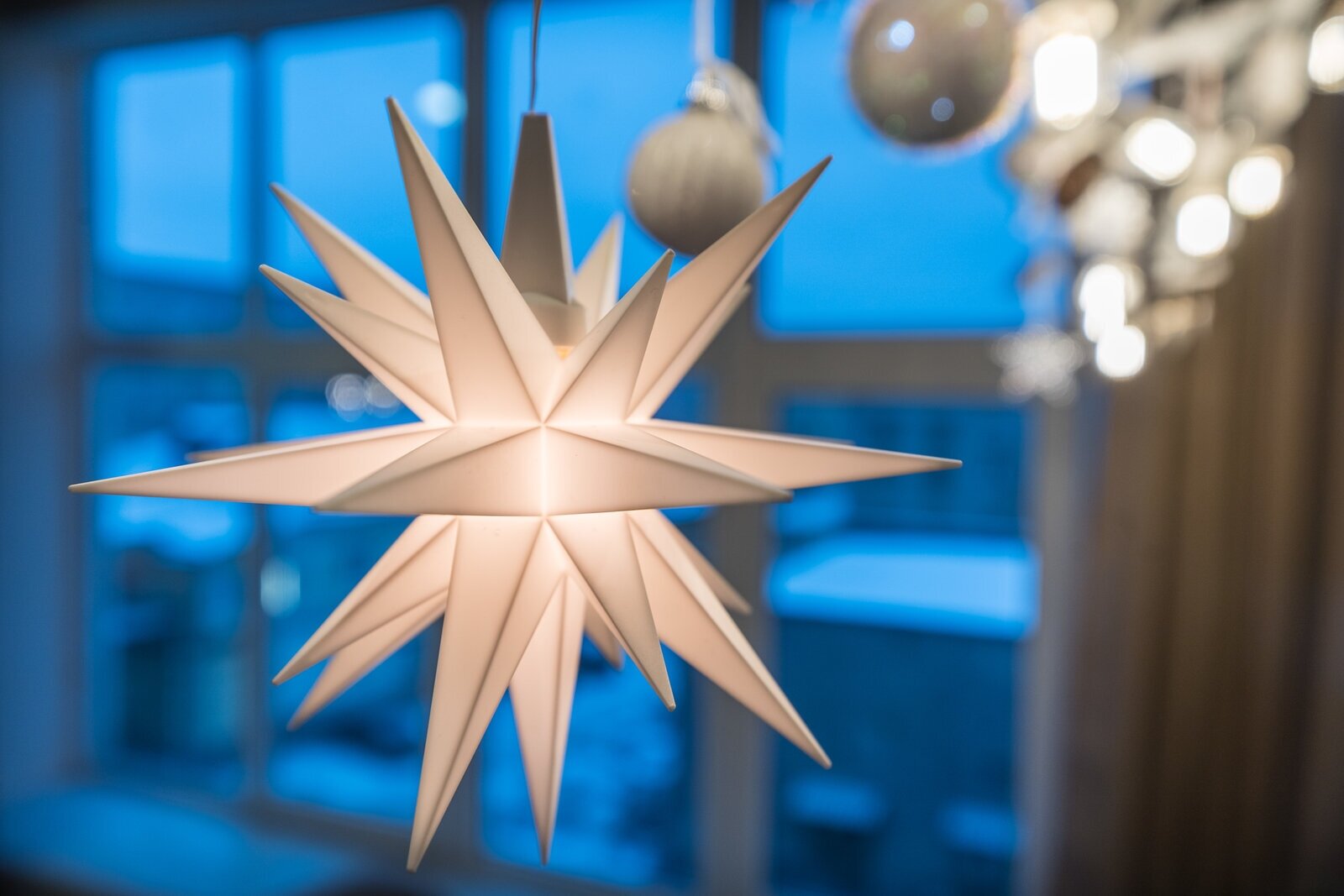 Декоративный светильник Гернгутская звезда (13см), белая, светодиодная - фотография № 2