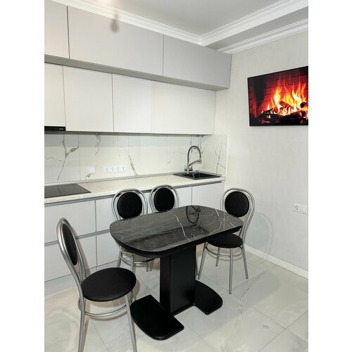 Кухонный стол и стулья комплект , Обеденная группа