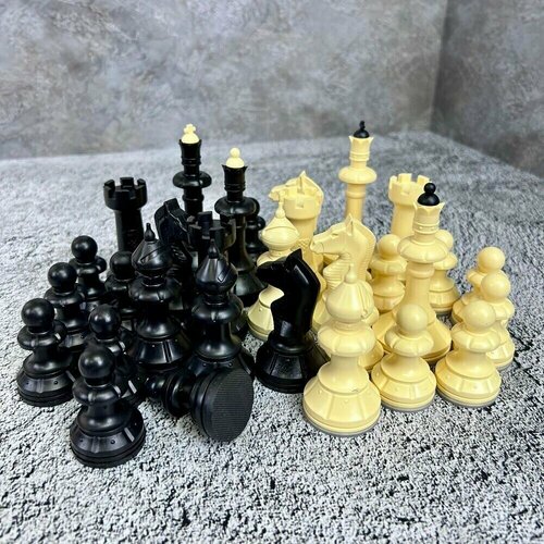 Комплект пластиковых шахматных фигур Айвенго, высота короля 10,5