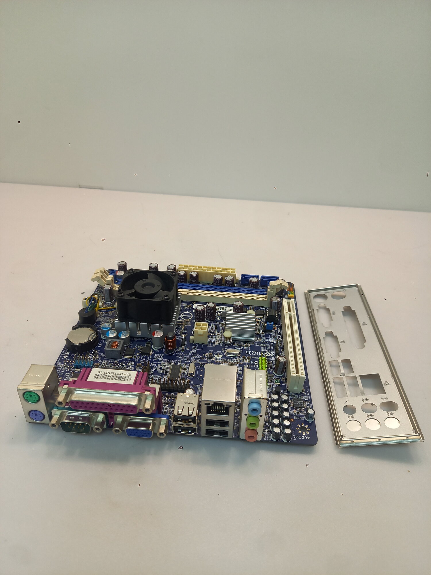 Мат. плата Foxconn D52S AtomD525 CPU onboard Intel NM10 SVGA+GbLAN SATA MiniITX 2xDDR2