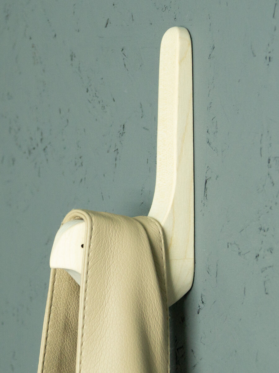 Набор из 2 деревянных настенных крючков "Птичка" из березы, скрытый крепеж со сверлением и без в комплекте — фото 1