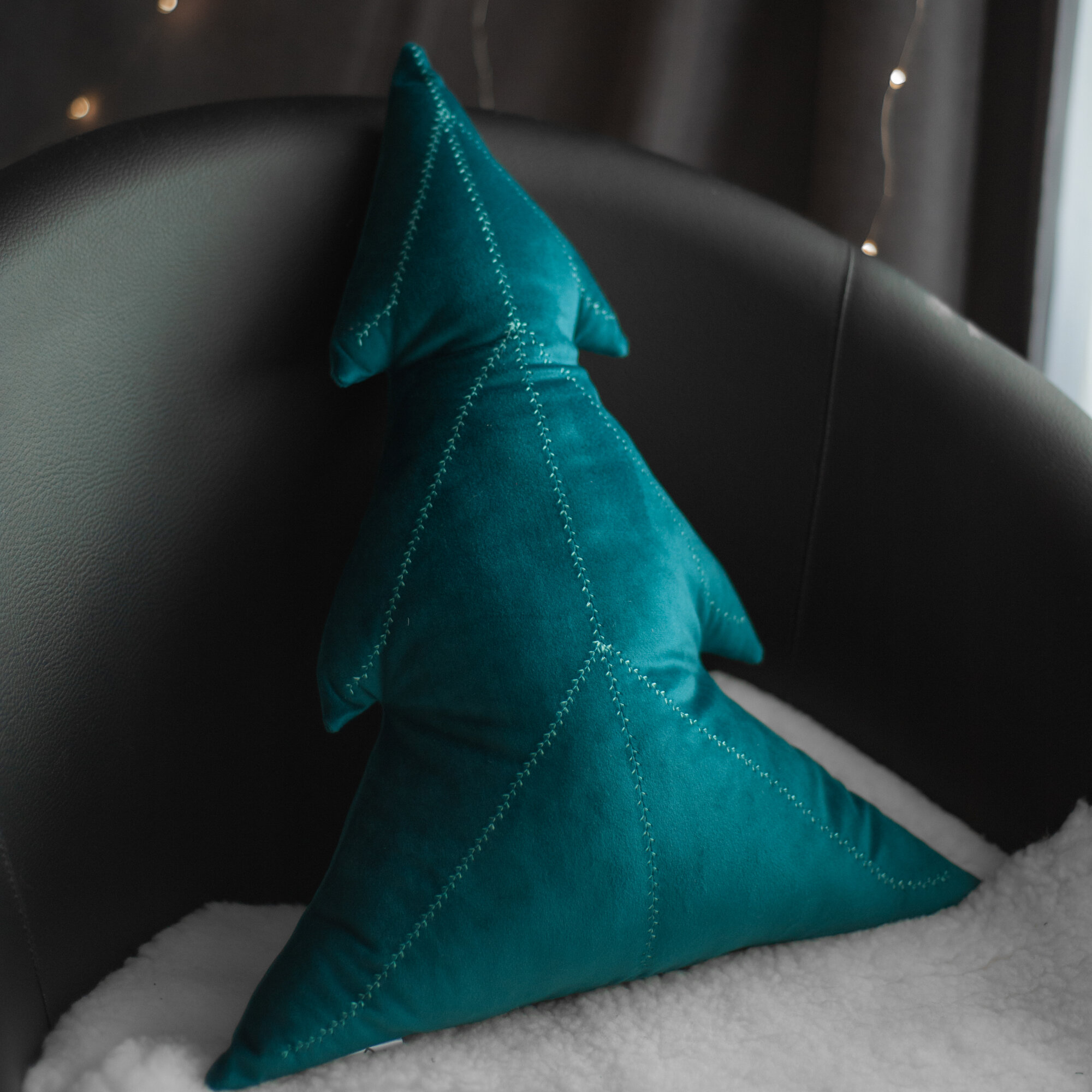 Декоративная подушка "Ёлка" 45x35 см велюр Голубая ель 1 шт