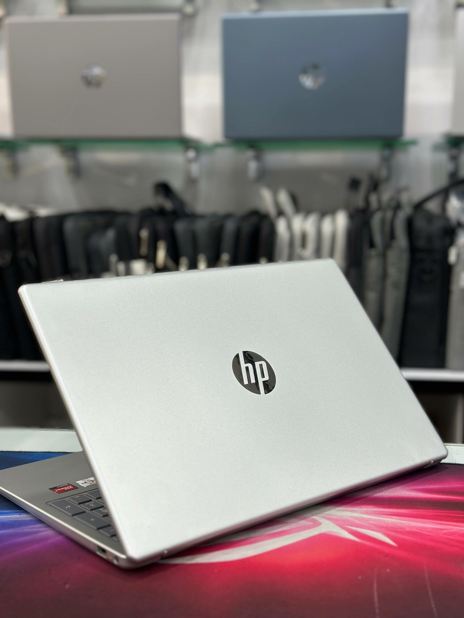 Noutbuk HP 15, AMD ATHLON 7120U, LPDDR 5, RAM 8GB, SSD 256GB, 15.6" FHD, Silver, Windows 11 Pro