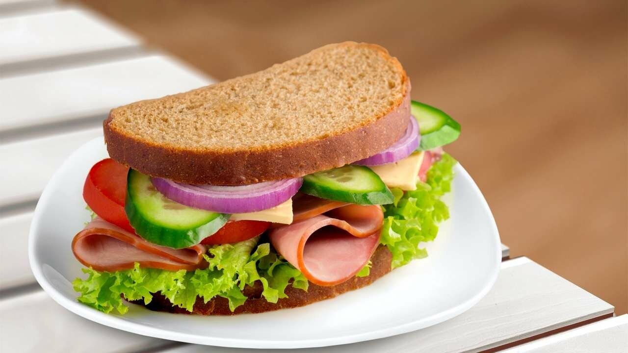 Картина на холсте 110x60 LinxOne "Сэндвич Хлеб Ветчина питания" интерьерная для дома / на стену / на кухню / с подрамником
