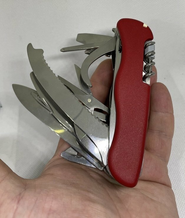 Нож перочинный Victorinox WORK CHAMP XL (0.8564.XL) 111мм 31функций красный - фото №14