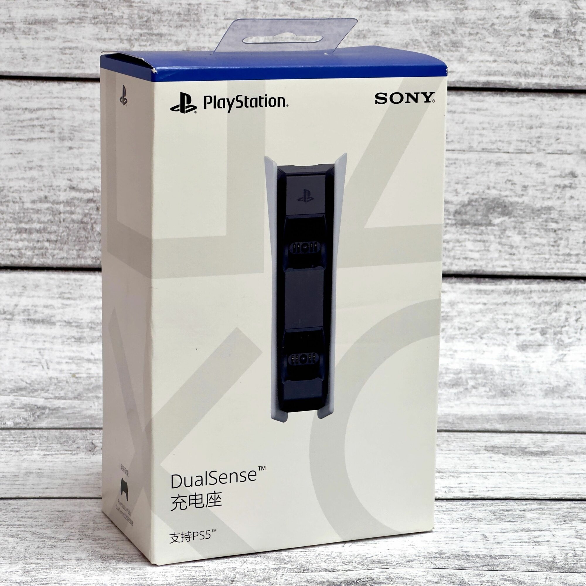 Sony зарядная станция DualSense на два геймпада для PS5, белый/черный, 1 шт. - фотография № 14