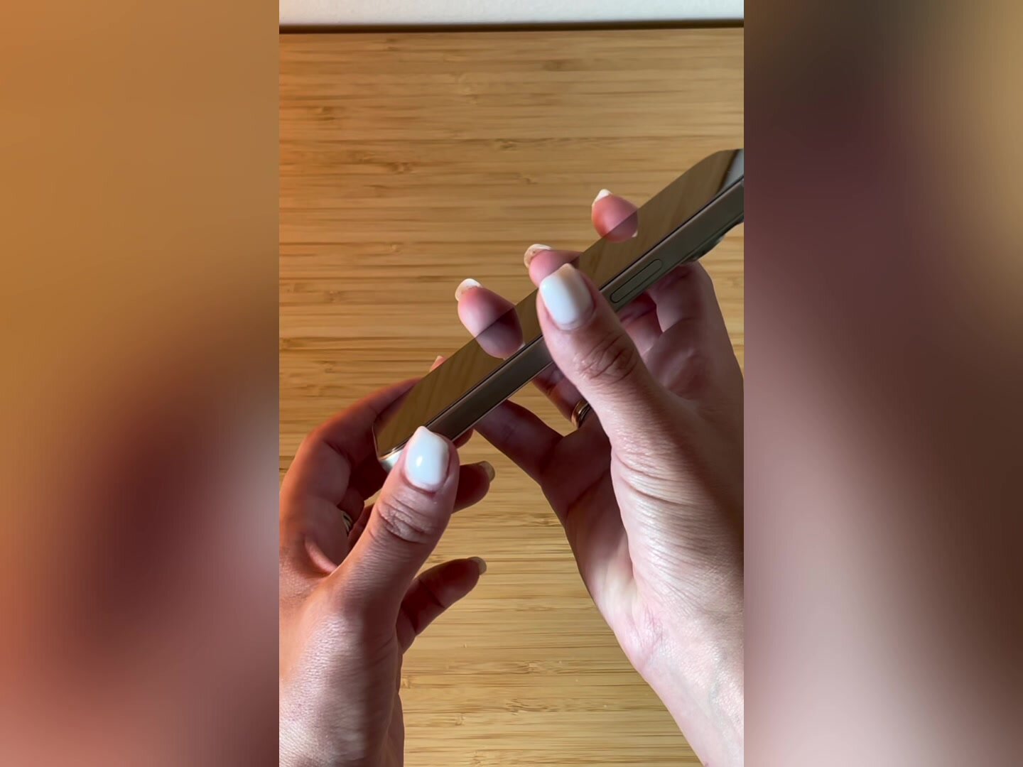 Защитное стекло с "автоматической" установкой для iPhone 15 Pro, антишпион — фото 1