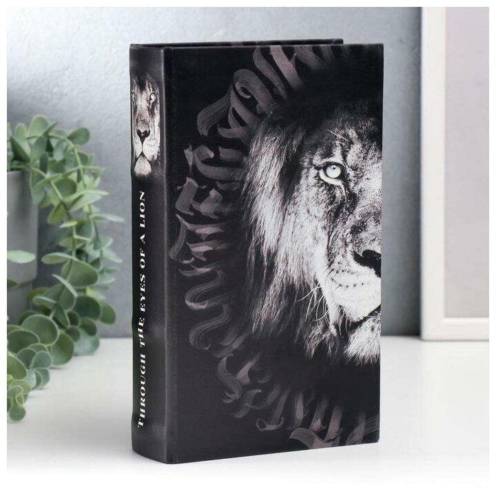 Сейф-книга дерево, кожзам "Лев. Through the eves of a lion" 21х13х5 см 5487695