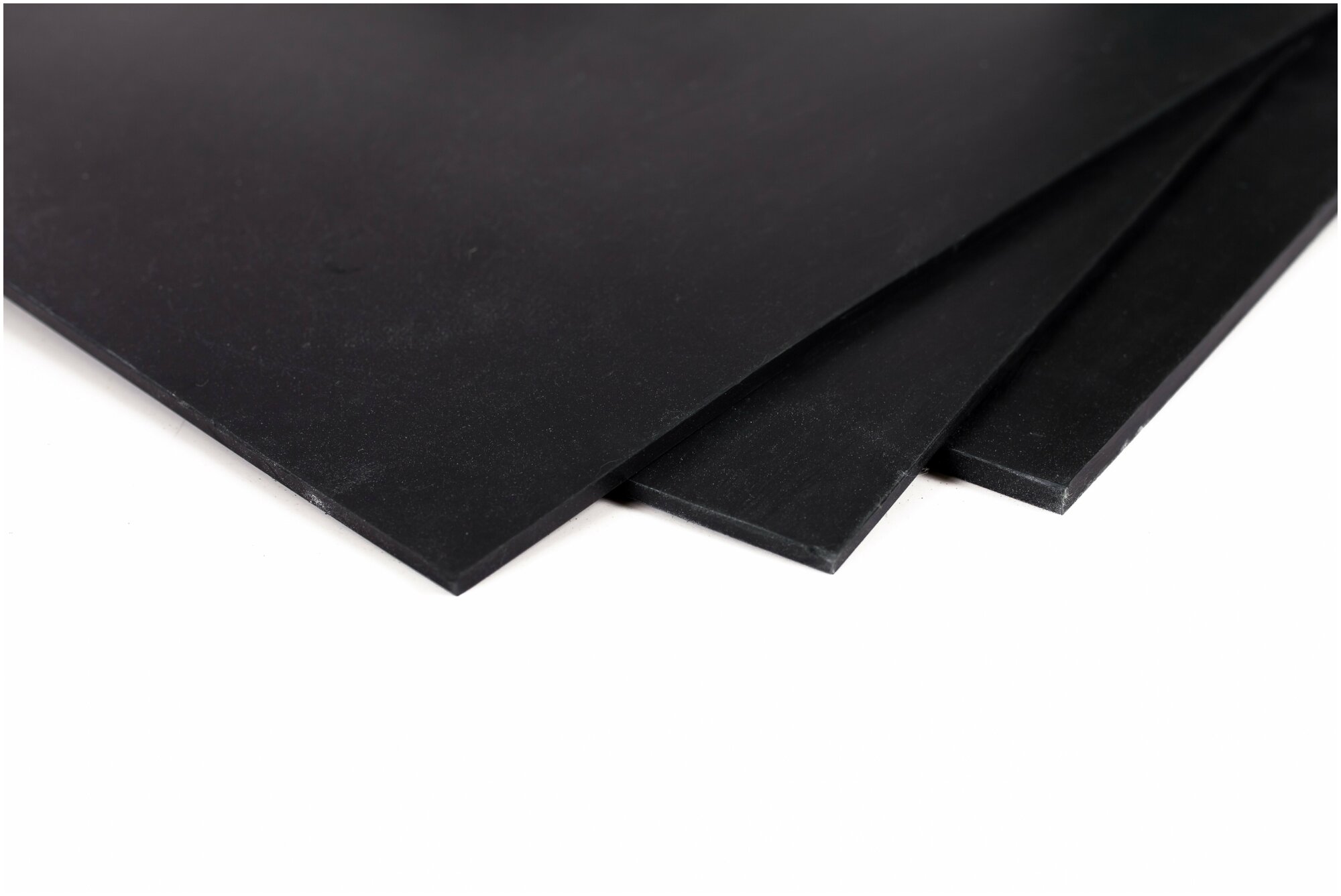 Пластина резиновая для вырубки прокладок, водостойкая. Черная, монолитная 5 мм. Размер 720х720 мм.