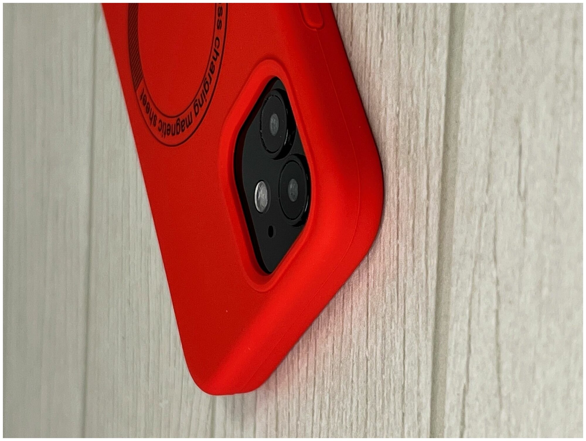 Чехол силиконовый с функцией MagSafe для iPhone 12 / 12 Pro красный