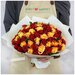 Букет живых цветов из 75 кенийских роз в упаковке 35см