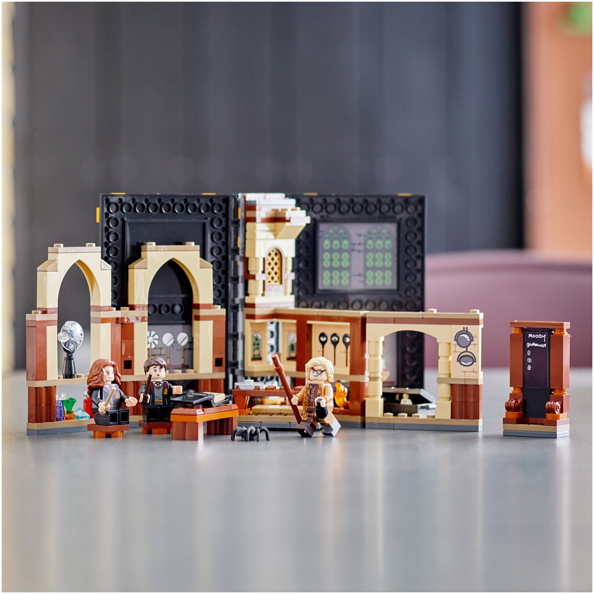 Конструктор LEGO Harry Potter 76397 "Учёба в Хогвартсе: Урок защиты" - фото №10