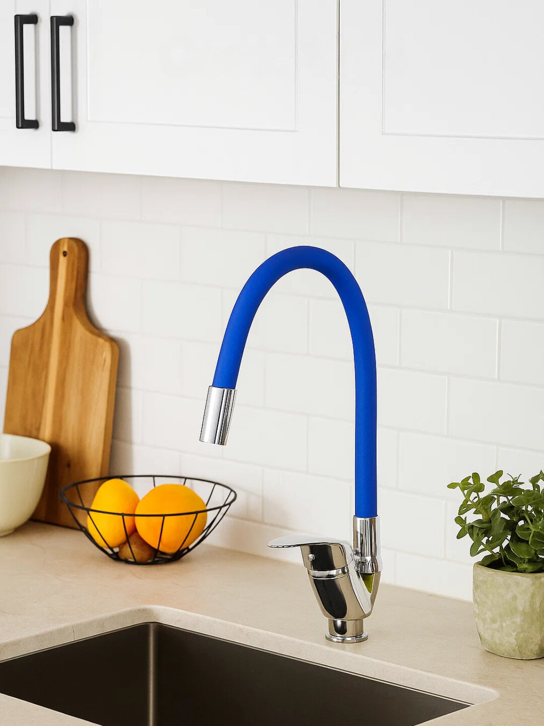 Смеситель для ванной с гибким изливом