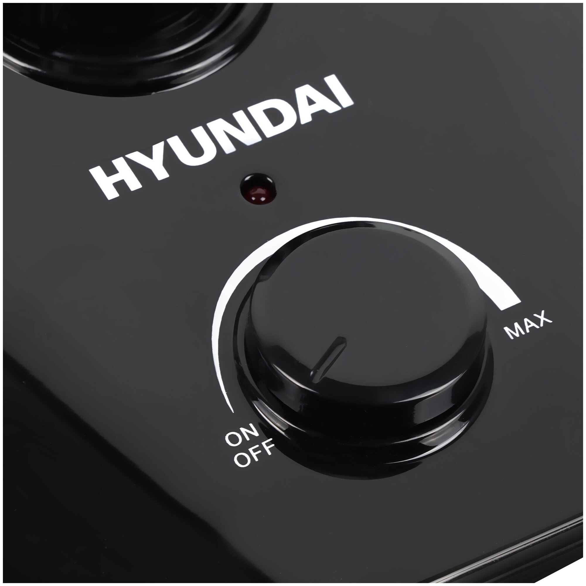 Антенна телевизионная Hyundai H-TAI400 15дБ активная черный каб:1.85м