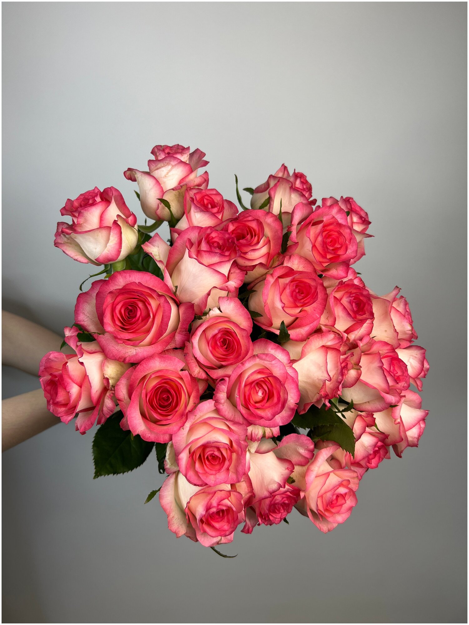 "Монобукет из 9 роз Джумилия" 40 см - идеальный подарок для любого повода!