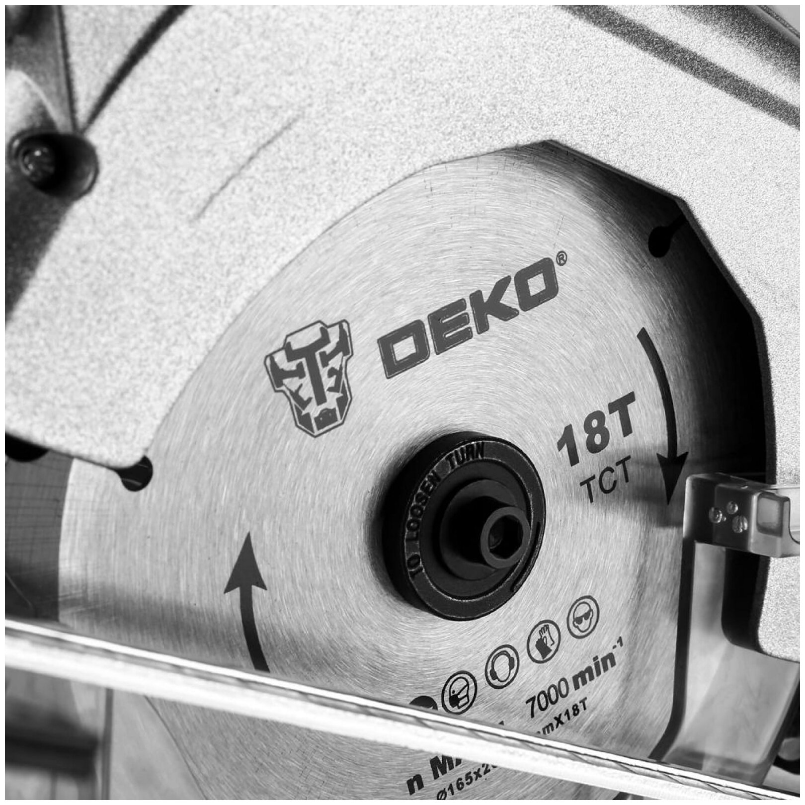 Аккумуляторная дисковая пила DEKO DKCS20 Laser (063-4205) черный/серый - фотография № 3