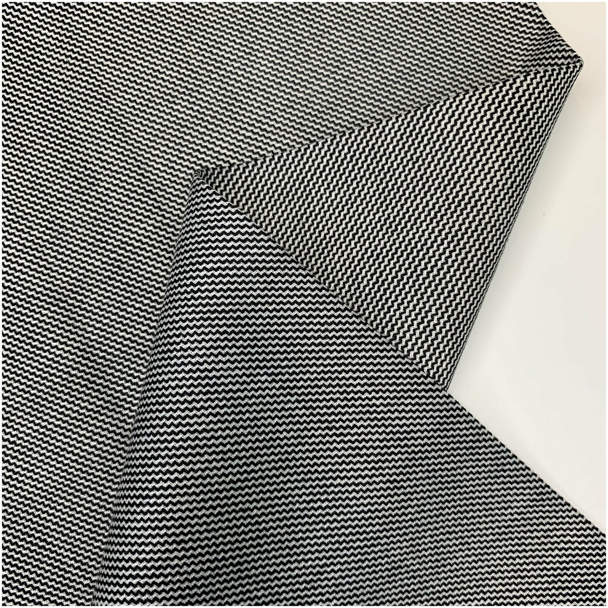 Ткань костюмная bibliotex. Серого цвета. Черно-белая диагональ. Шерсть/эластан. Италия. 0,5 м (ширина 140 см)