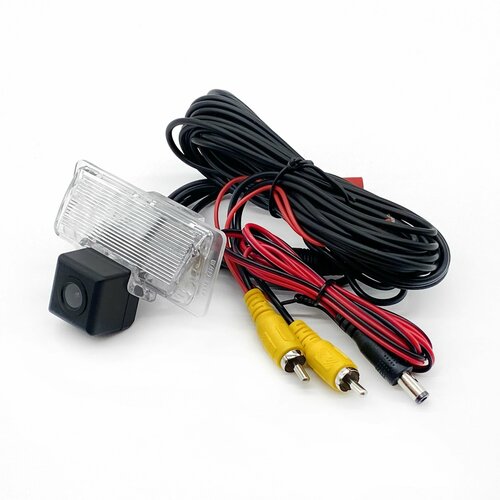 Камера заднего вида с плафоном Suzuki SX4 2004-2011 на седан 177000₽