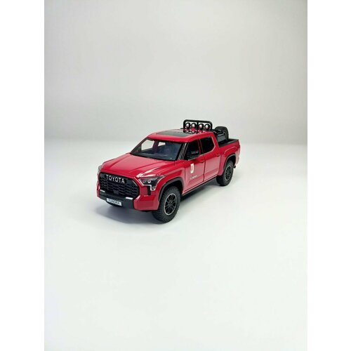 Коллекционная машинка игрушка металлическая Toyota tundra для мальчиков масштабная модель 1:24 красный