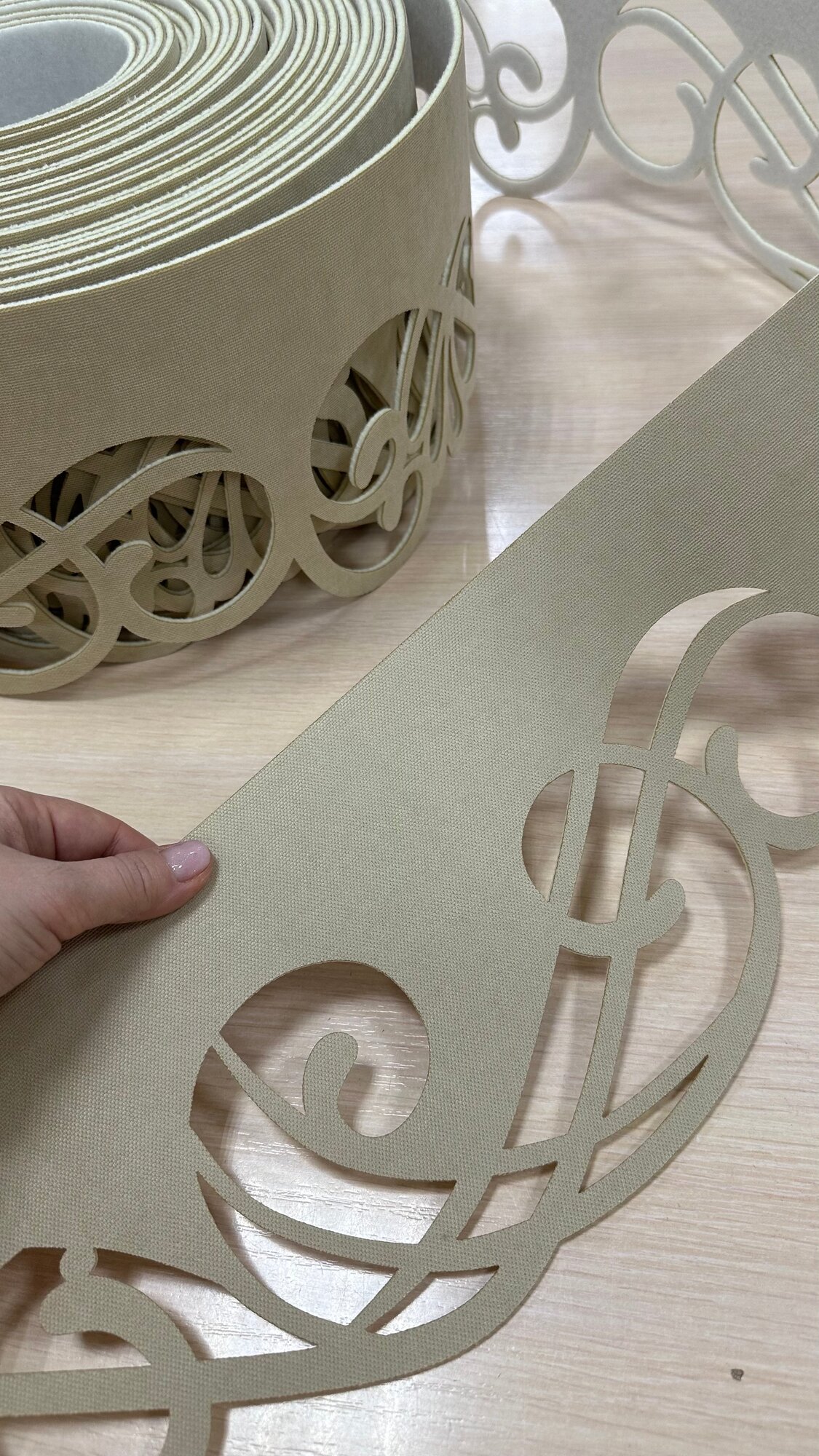 Ажурная планка ламбрекен на карниз пыльно-бежевая, 1м