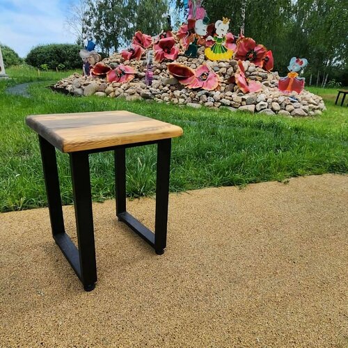 Табурет для сада из массива сосны